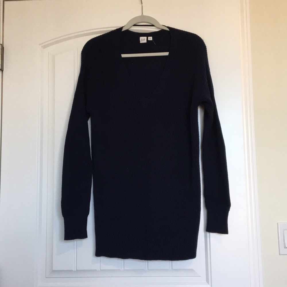 Navy gap sweater
